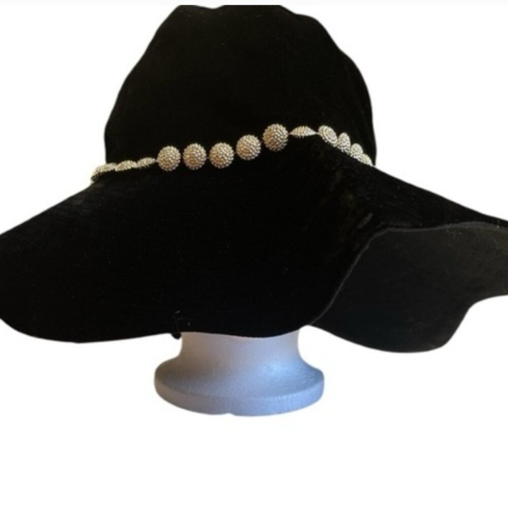 JACQUELINE black velvet 22” (57 cm) flower shaped hat back bow vintage